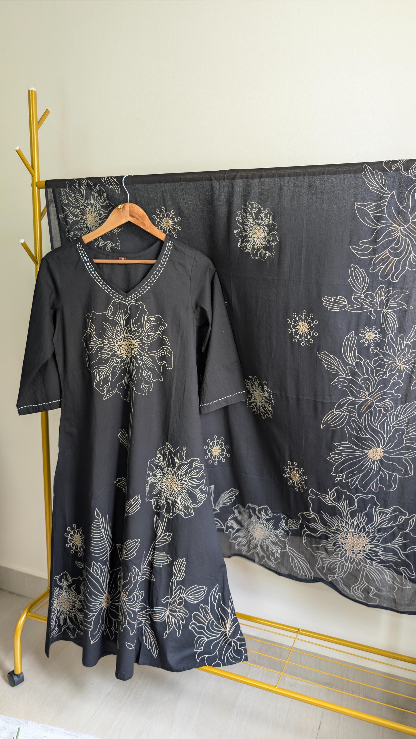 Elegant Black Floral Kurta Set with Dupatta – Embroidered Detailing (AC00042)