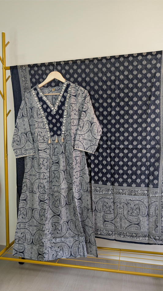Indigo Handblock Cotton Kurti Set with Mirror Work & Tassels – Timeless Elegance (AC00013)