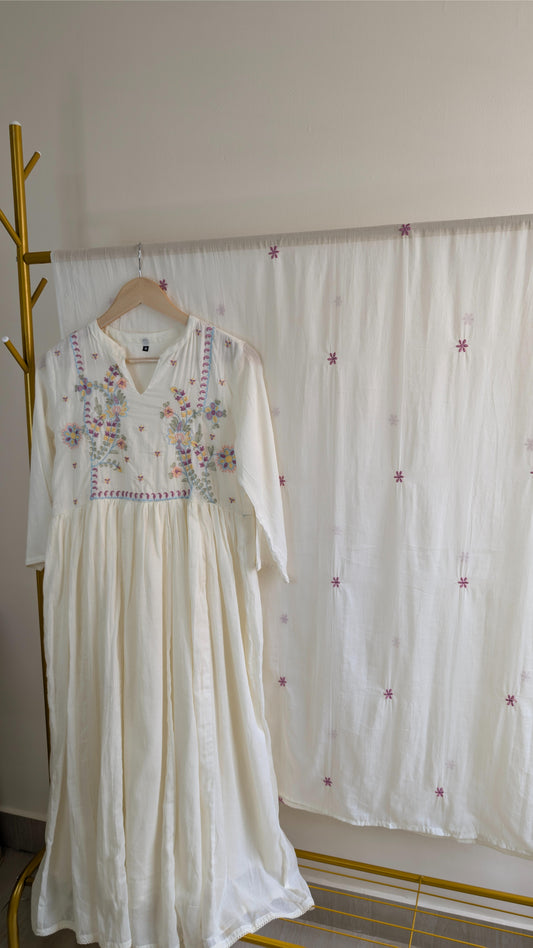 Premium White Mul Cotton 3-Piece Kurti Set With Floral Thread Work (AC00009)