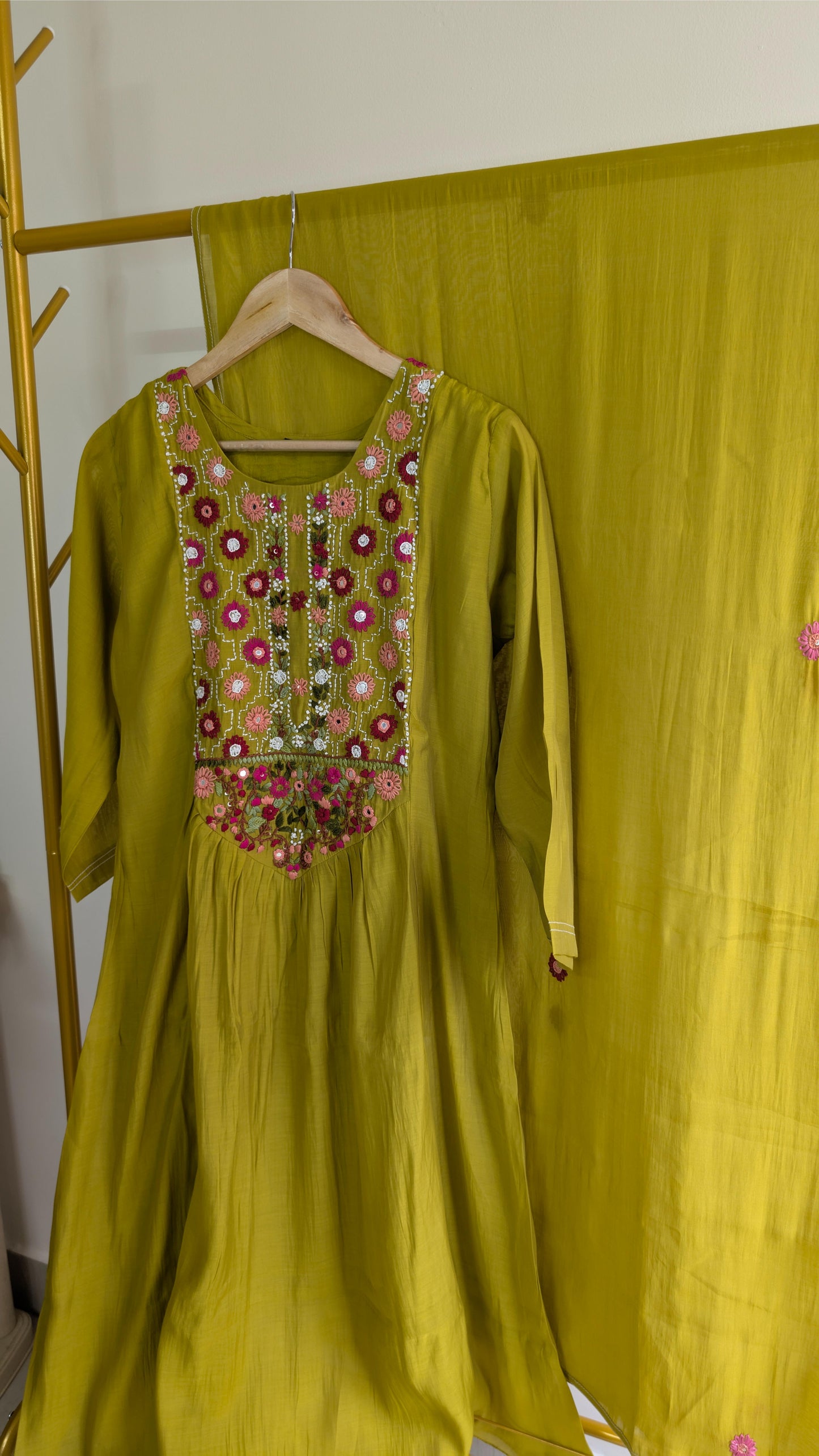 Premium Mul Chanderi 3-Piece Kurti Set with Elegant Thread Work (AC00017-1)