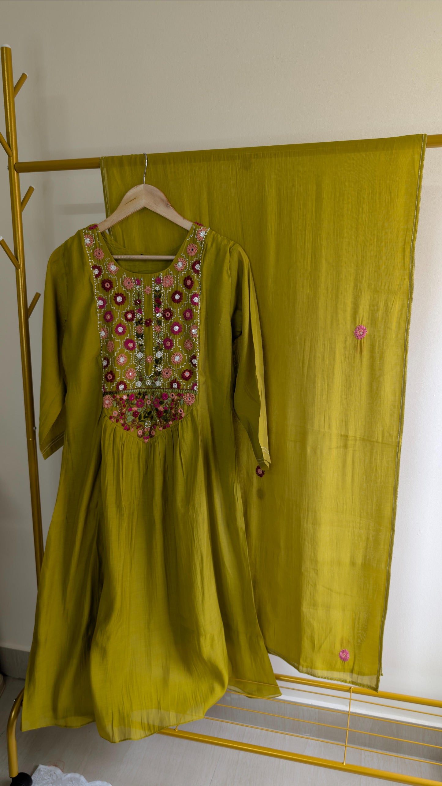 Premium Mul Chanderi 3-Piece Kurti Set with Elegant Thread Work (AC00017-1)