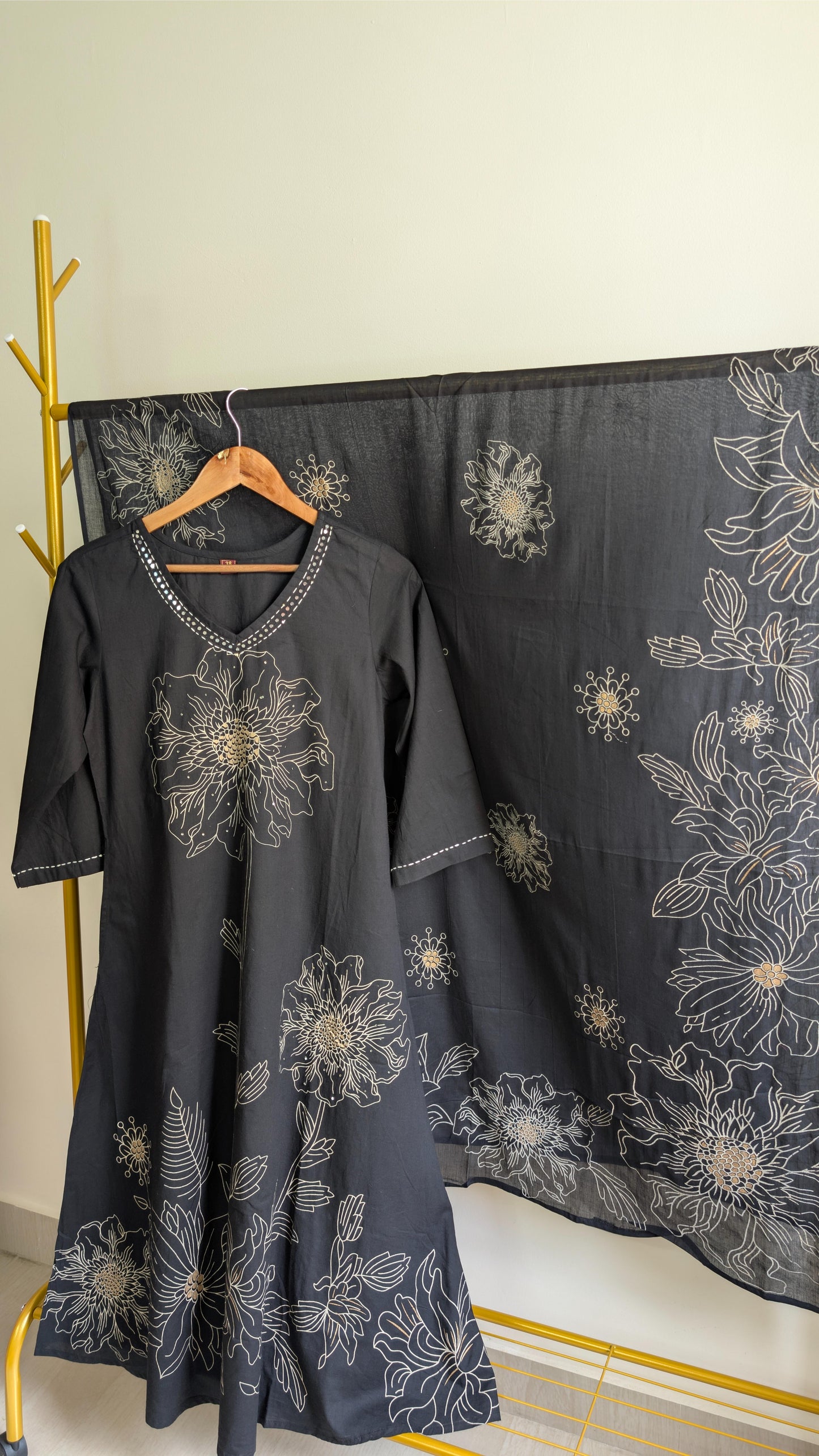 Elegant Black Floral Kurta Set with Dupatta – Embroidered Detailing (AC00042)