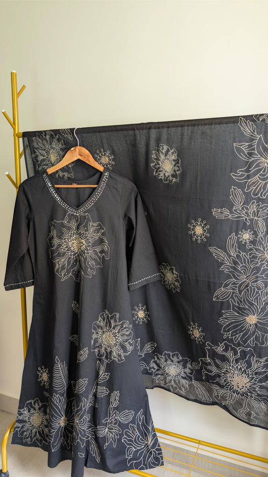 Elegant Black Floral Kurta Set with Dupatta – Embroidered Detailing (AC00042)