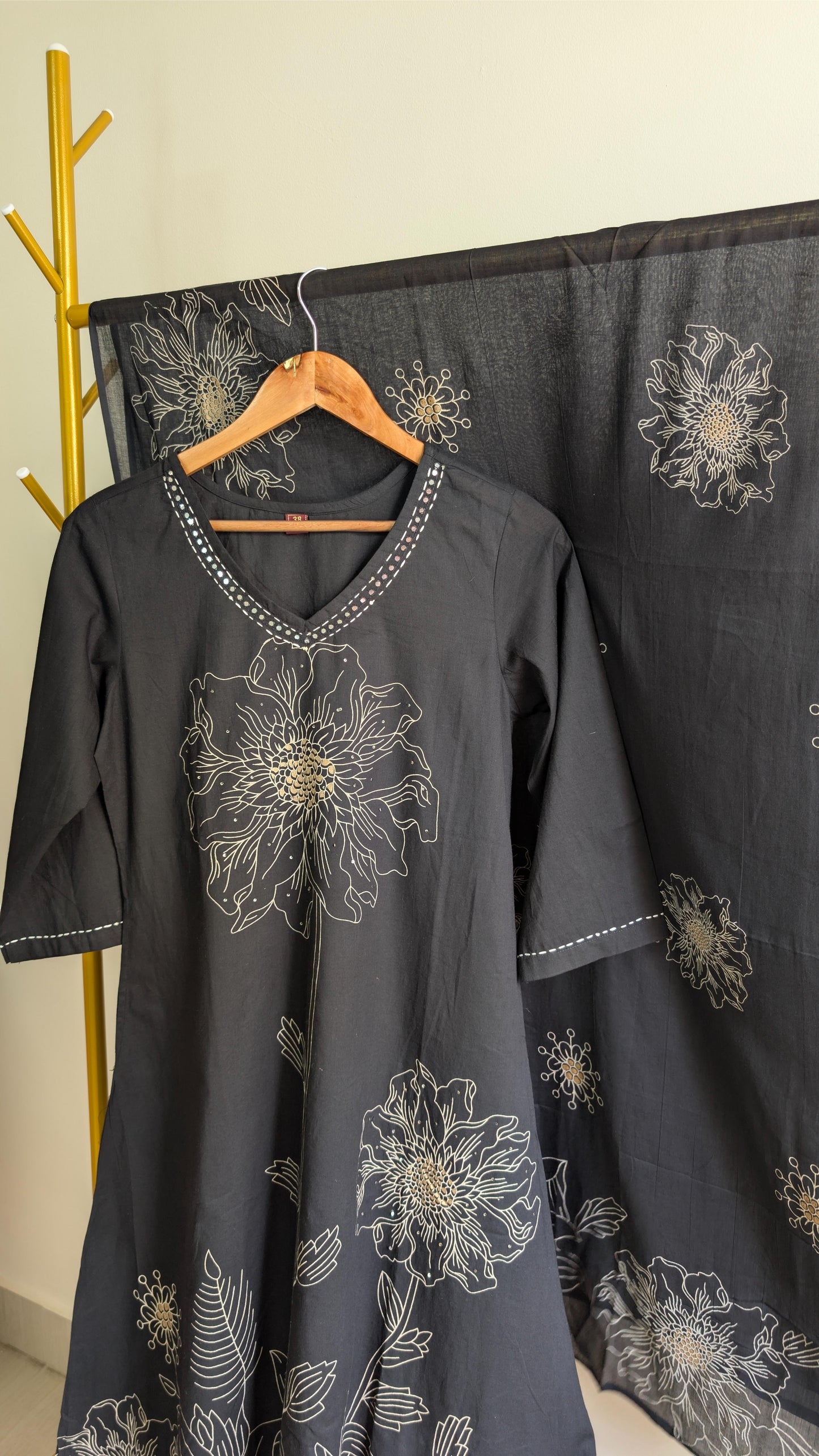 Elegant Black Floral Kurta Set with Dupatta – Embroidered Detailing (AC00042)