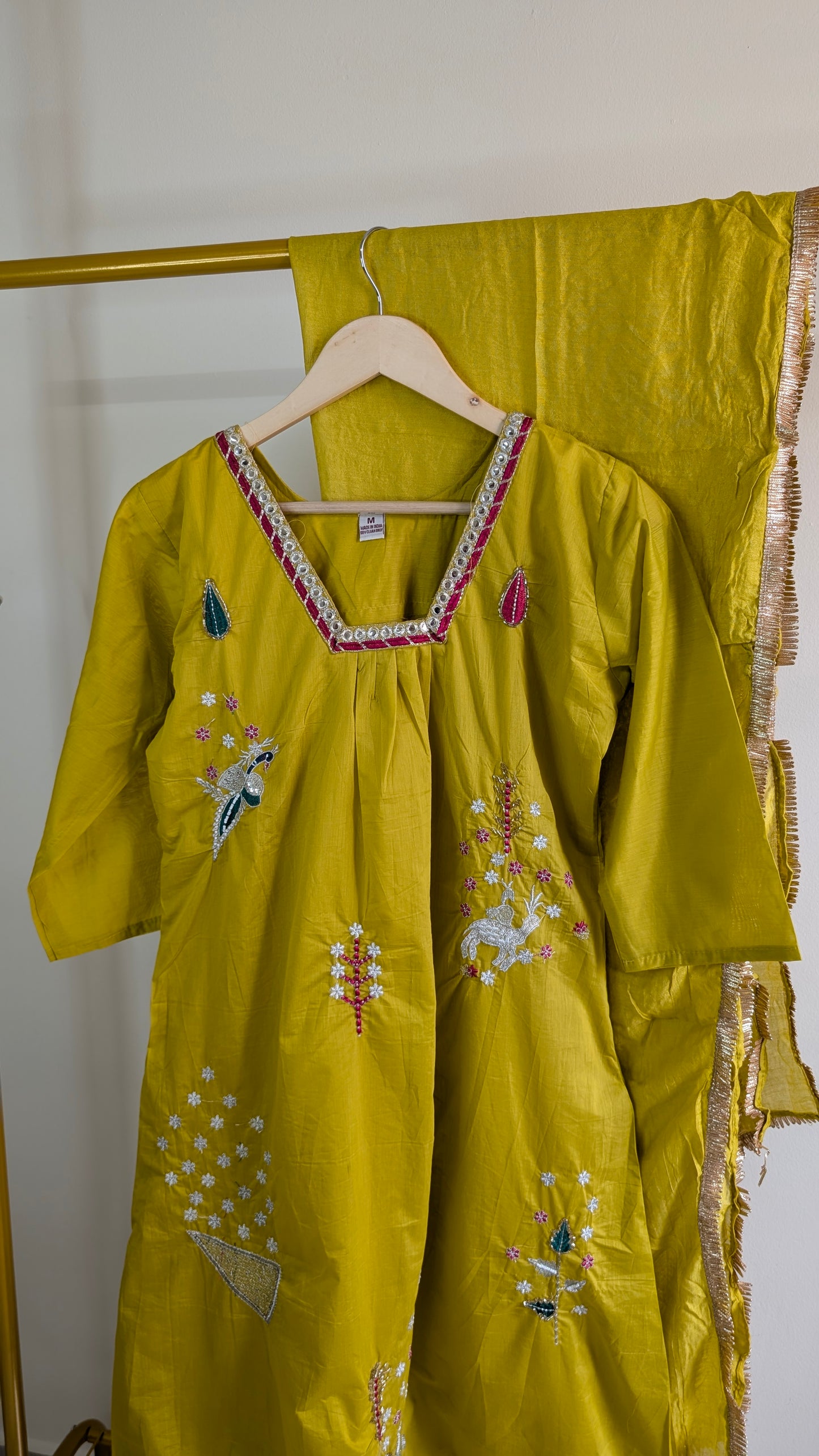 Elegant Mul Chanderi 3-Piece Set – Intricate Embroidered Kurta & Dupatta (AC00045)