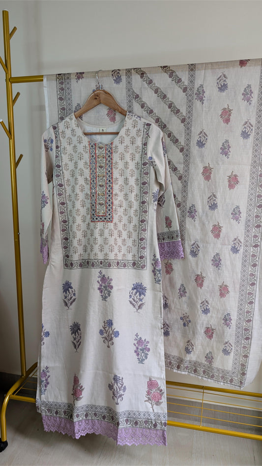 Elegant Pakistani 3-Piece Kurti Set with Floral Print & Embroidered Details (AC00052)