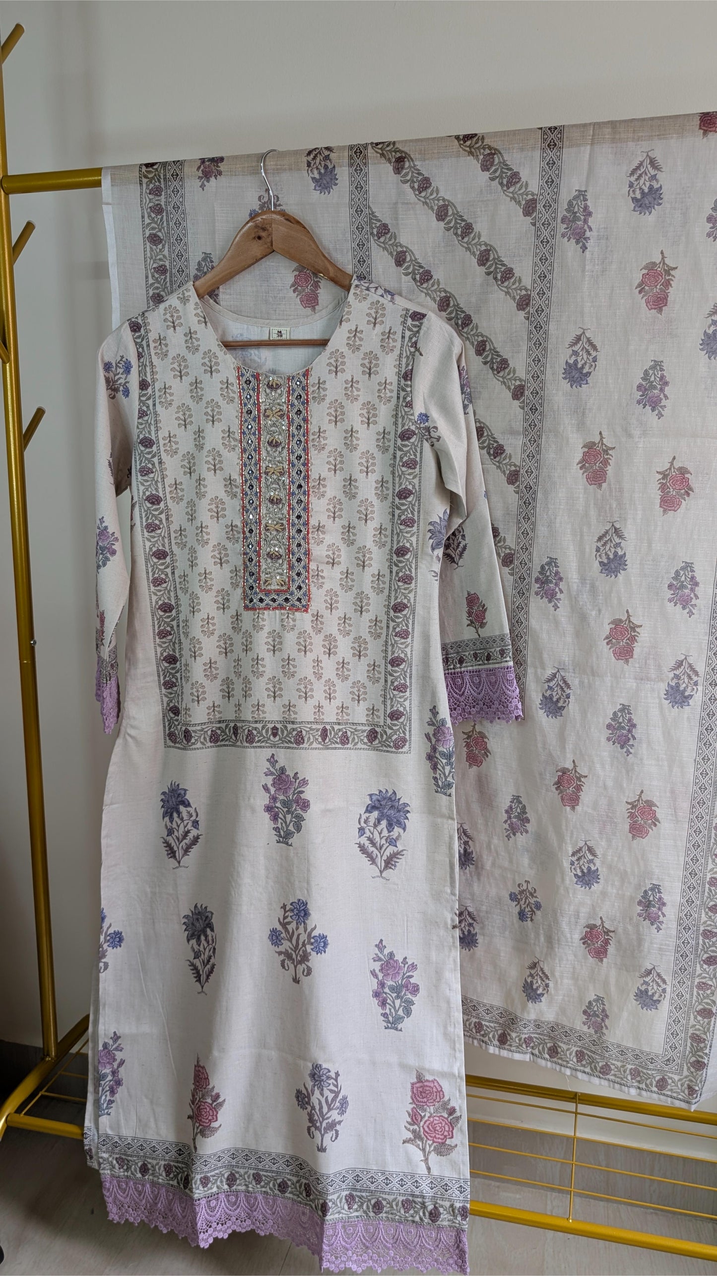 Elegant Pakistani 3-Piece Kurti Set with Floral Print & Embroidered Details (AC00052)