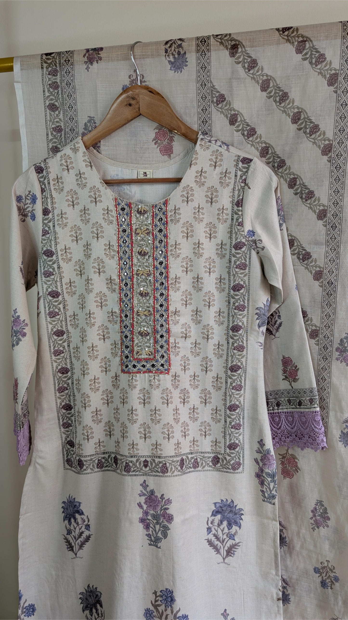 Elegant Pakistani 3-Piece Kurti Set with Floral Print & Embroidered Details (AC00052)