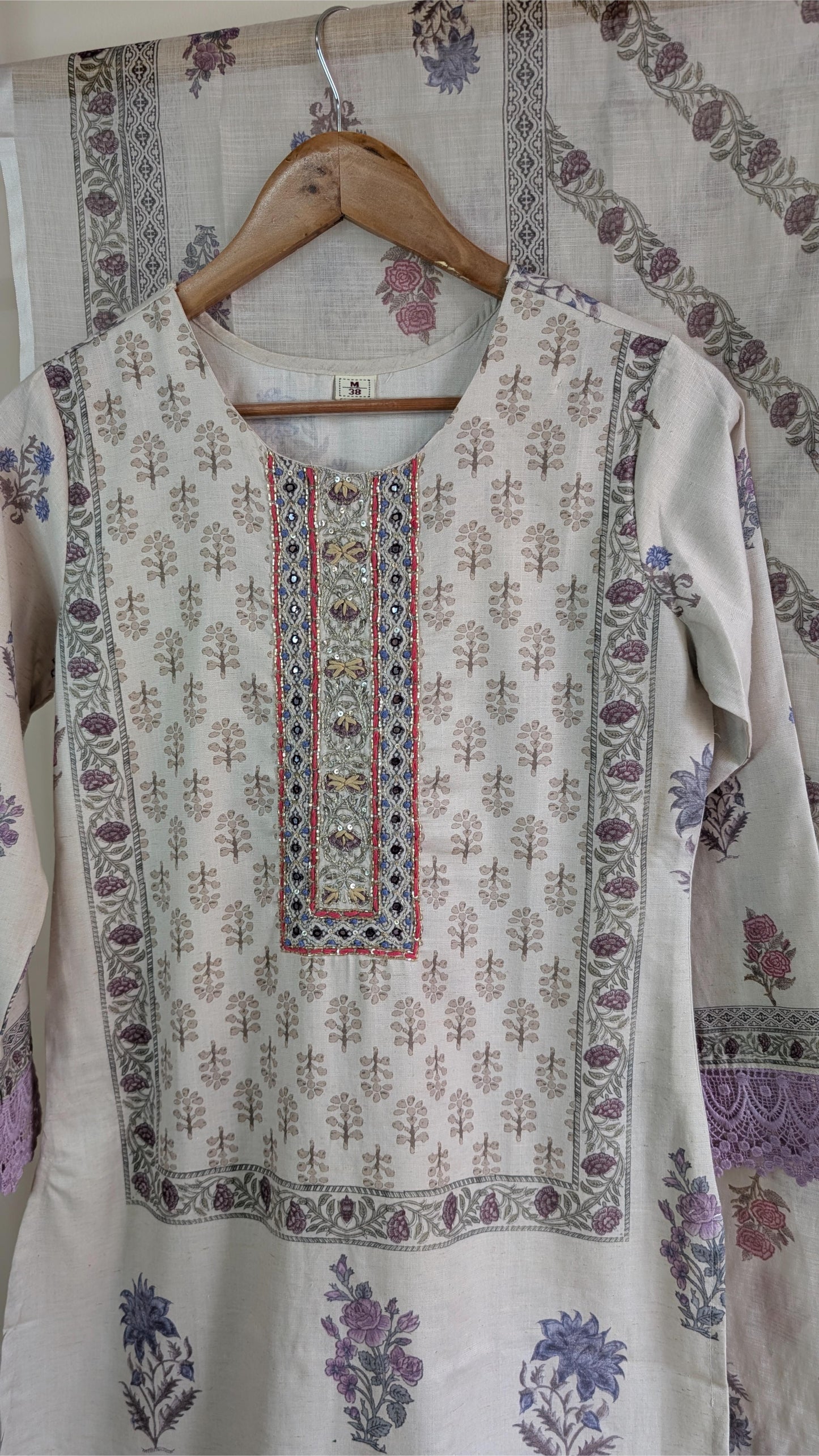 Elegant Pakistani 3-Piece Kurti Set with Floral Print & Embroidered Details (AC00052)