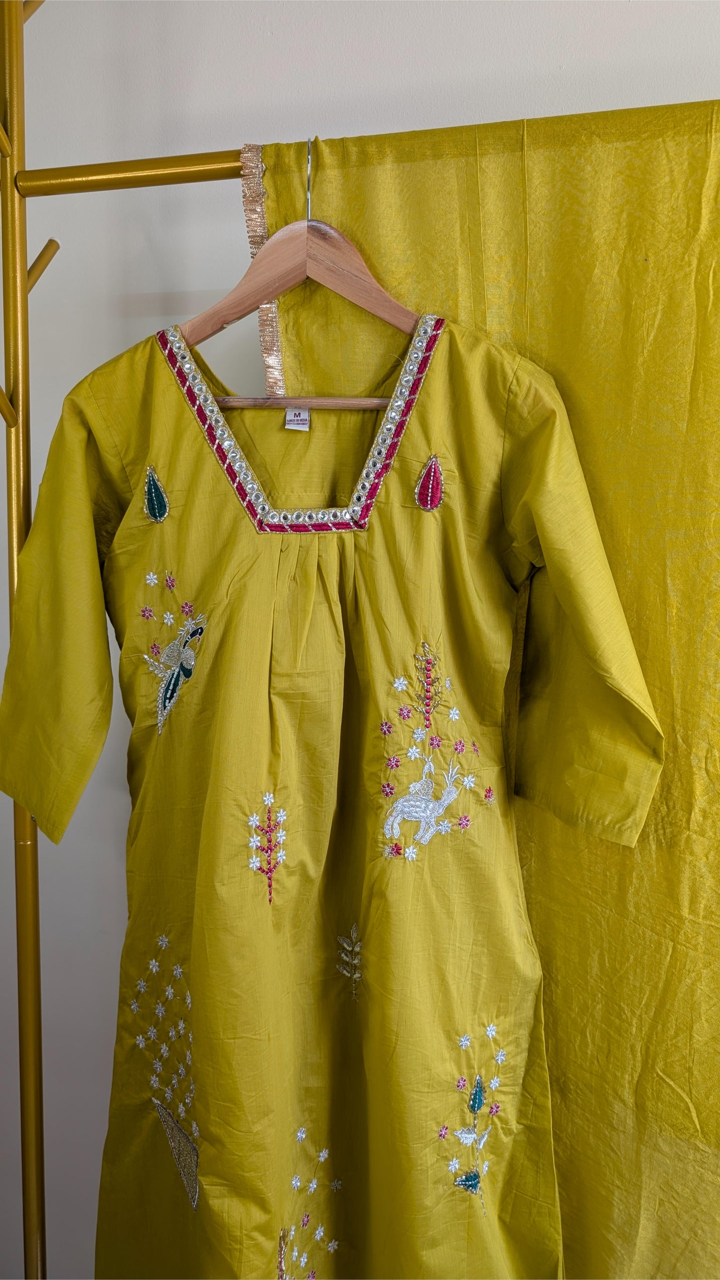 Elegant Mul Chanderi 3-Piece Set – Intricate Embroidered Kurta & Dupatta (AC00045)