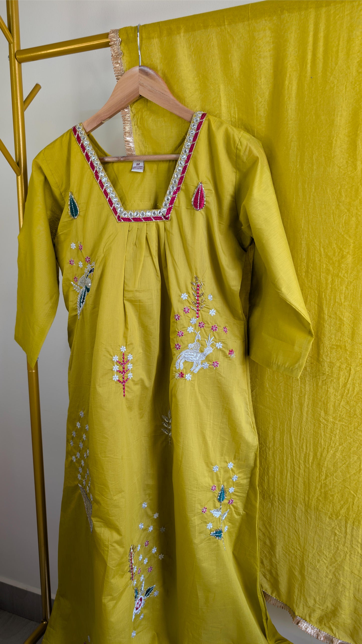 Elegant Mul Chanderi 3-Piece Set – Intricate Embroidered Kurta & Dupatta (AC00045)