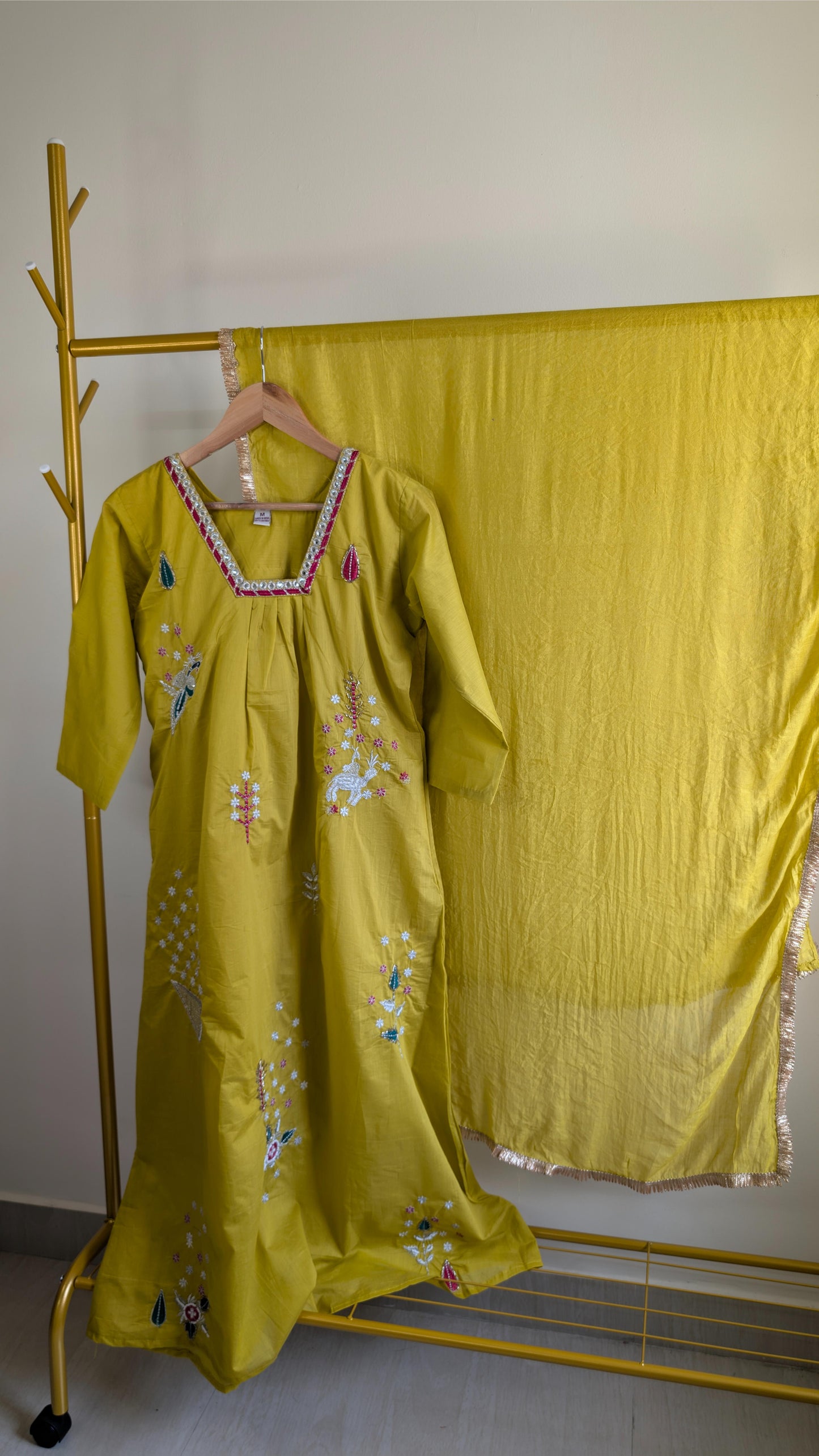 Elegant Mul Chanderi 3-Piece Set – Intricate Embroidered Kurta & Dupatta (AC00045)